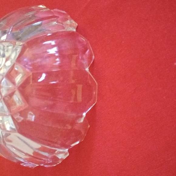 MIKASA GLASS DISH, UNIQUELY SHAPED SCALLOPS ON RIM,3 FEET,STAR INSIDE ON BOTTOM - Picture 6 of 7